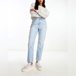 Madewell The Perfect Vintage Jean Blue Light Wash C2819 Straight Leg  
Size 30
